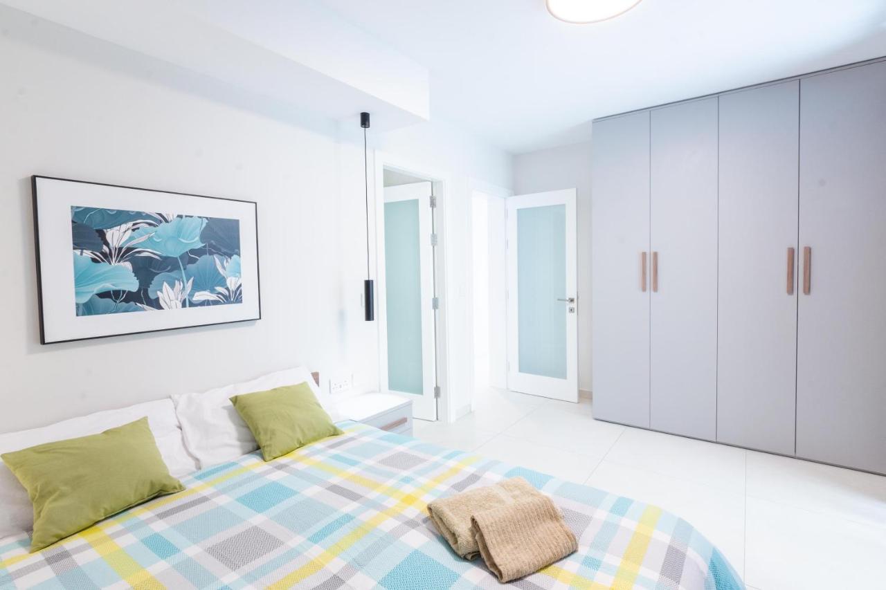 Seafront Luxury Apartment خليج سانت بول المظهر الخارجي الصورة
